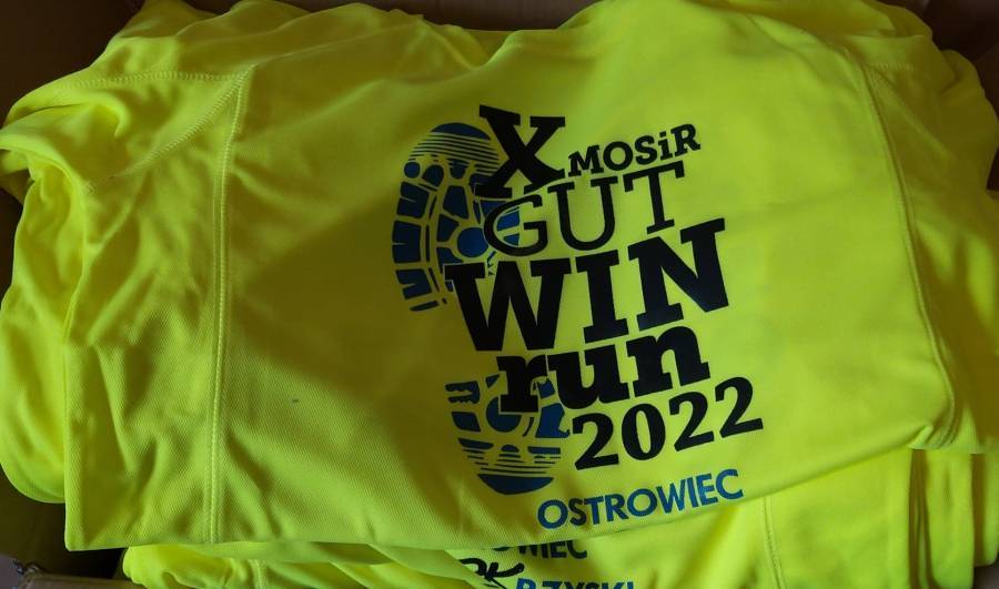 Koszulki za zaliczenie cyklu X MosirGutwinRun 2022 uoone i przygotowane do wydawania.